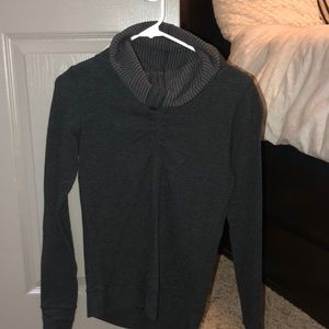 Lululemon in a cinch long sleeve tee